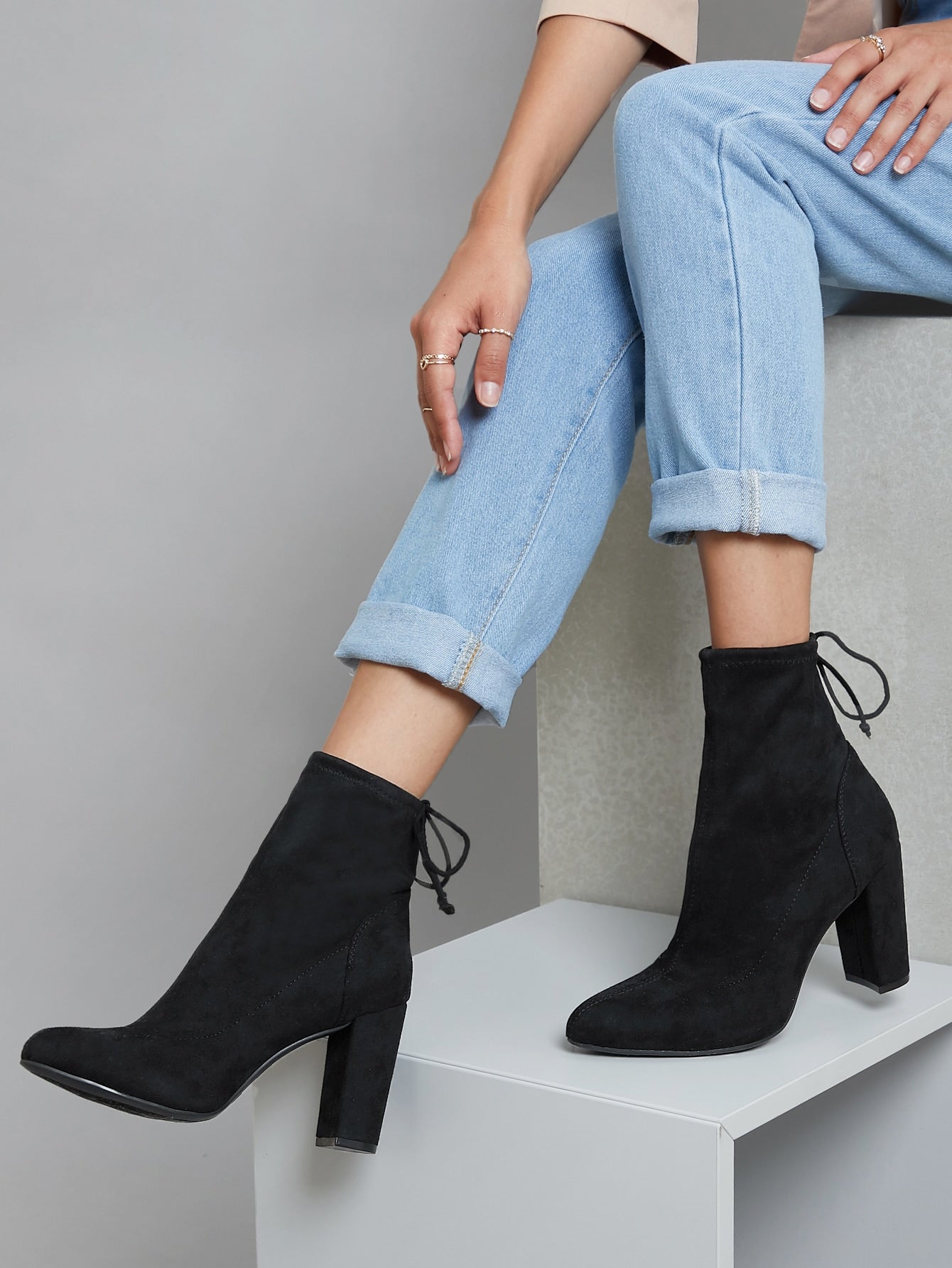 Botines con nudo y cordones de ante sintético